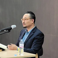 작가 프로필 이미지