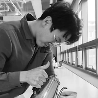 작가 프로필 이미지