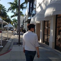 작가 프로필 이미지