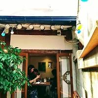 작가 프로필 이미지