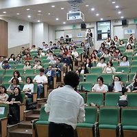 작가 프로필 이미지