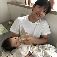 작가 프로필 이미지