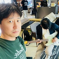 작가 프로필 이미지