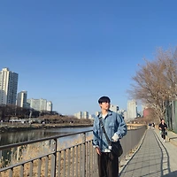 작가 프로필 이미지