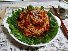 마무리는 돌나물 비빔국수