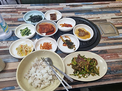 혼밥의 즐거움(74) 배터지게 먹은 보리밥정식