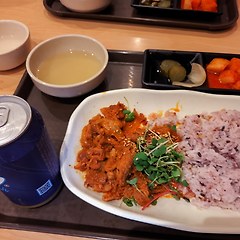 제육볶음만큼의 일상적 행복이라도 썸네일