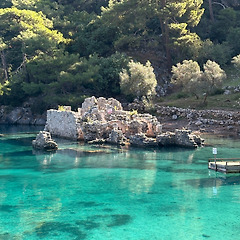 요트의 낮과 라운지의 밤 썸네일