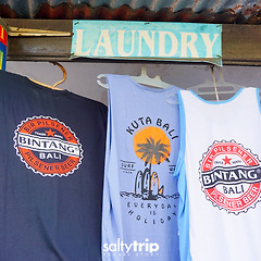 민소매 빈땅 티셔츠와 빨래방  썸네일