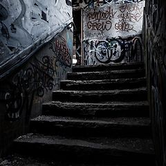 거꾸로 놓인 밤의 사용법 썸네일