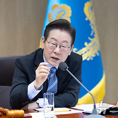 고립무원의 대통령과 국가의 미래를 횡령한 내부의 적 썸네일