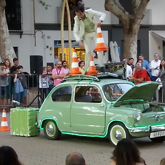 밤새 먹고 마시며 축제 즐기는 올빼미들의 천국(2) 썸네일