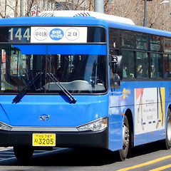 [겨울의 묵상] 에세이  겨울 버스, 흔들리며 가는 길 썸네일