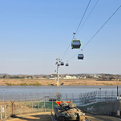 서약서에 이름을 적는다. 썸네일