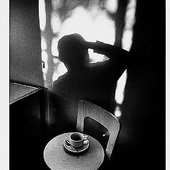 파랗게 질린, 창백한 흰빛 속으로 썸네일