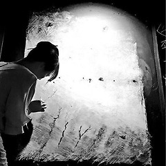 검은 벽 앞의 독백  썸네일