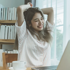 집에서 편하게 일 하다가 풀타임 잡 돼버린 썰 썸네일