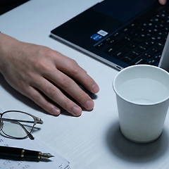 침묵의 질량 썸네일