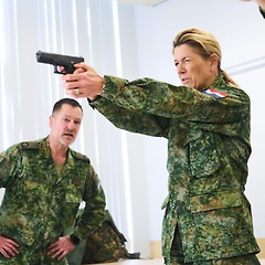 네덜란드 왕비의 입대가 던지는 유럽 안보의 메시지 썸네일