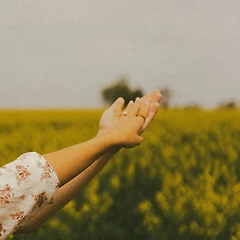 걱정 많은 남자와 걱정 없이 사는 여자 썸네일