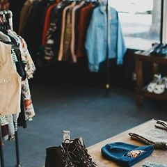 바쁜 날 거리의 중고샵 구경은 왜 재미있을까? 썸네일