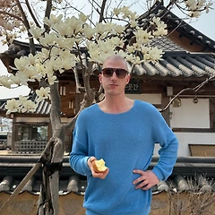 경주 여행에 함께 한 연기자 아티스트 J 썸네일