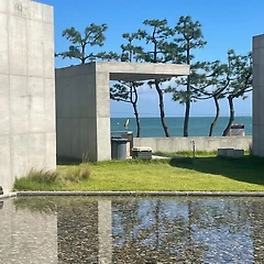 조용히 경계를 건너는 법 썸네일