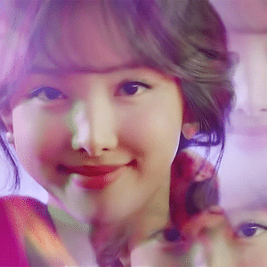 210404 『Kura Kura』The Special Contents Teaser NAYEON 나연 움짤 - 1p