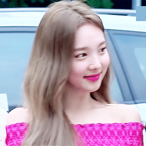 180713 뮤직뱅크 출근 나연 움짤 - 7p