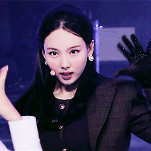 201108 인기가요 I CAN'T STOP ME 페이스캠 나연 움짤 - 9p