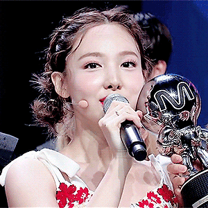 200611 엠카운트다운 MORE&MORE, 1위 나연 움짤 - 7p