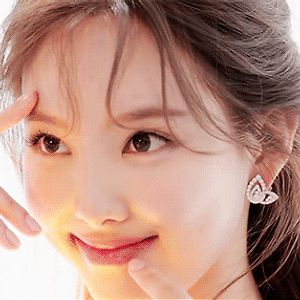 220407 하퍼스바자 쇼메 조세핀컬렉션 촬영장 비하인드 나연 움짤 - 6p