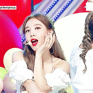 180718 쇼챔피언 인터뷰, DTNA, 1위 나연 움짤 - 11p