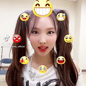 210913 @twice_tiktok_official 틱톡 나연 움짤 - 1p