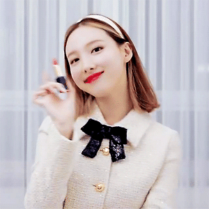 200929 에스티로더 인스타그램 나연 움짤 - 3p