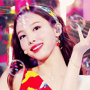 210612 음악중심 인터뷰, Alcohol-Free 나연 움짤 - 4p