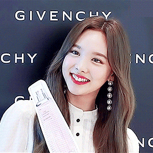 180807 GIVENCHY BEAUTY 런칭 행사  나연 움짤 - 19p