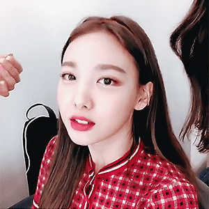 180805 ❤️ V LIVE 나연 움짤 - 17p