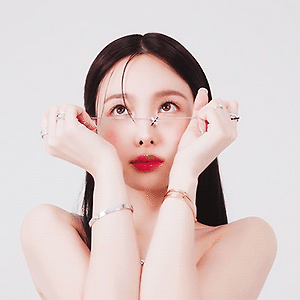 230214 marie claire korea HMBD 캠페인 나연 움짤 - 1p