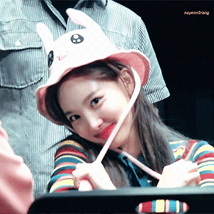 191001 서초 팬사인회 (vid cr.나연이랑) 나연 움짤 - 2p