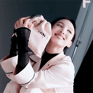 201014 코스모폴리탄 인스타그램 나연 움짤 - 6p