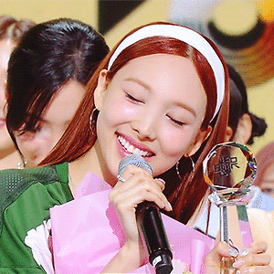 240621 뮤직뱅크 1위 나연 움짤 - 1p