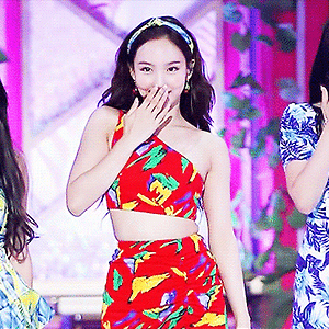 210612 음악중심 Alcohol-Free 직캠 나연 움짤 - 8p