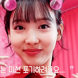 210406 TW-LOG with SECRET FRIEND 나연 움짤 - 1p