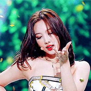 210620 인기가요 Alcohol-Free 페이스캠 나연 움짤 - 11p