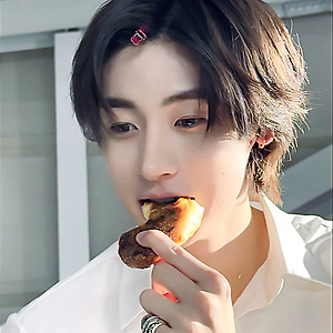 250112 앤톤 인스스 글씨제거