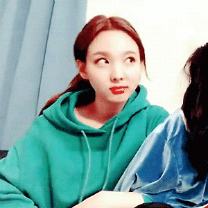 190330 돔 V LIVE 나연 움짤 - 24p