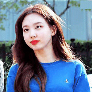 190503 뮤직뱅크 출근 나연 움짤 - 3p
