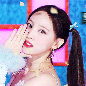 220828 인기가요 Talk that Talk 나연 움짤 - 6p