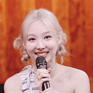 220629 스튜디오 문나잇 나연 움짤 - 3p